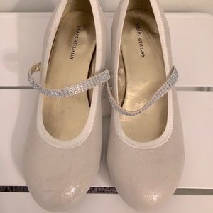 Stuart  weitzman verna jewel white shoes size 5